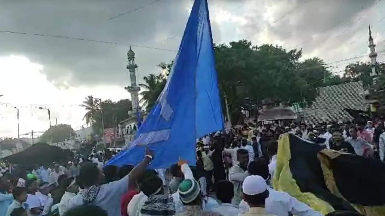 ಈದ್ ಮಿಲಾದ್ ಮೆರವಣಿಗೆ ವೇಳೆ 'ಪ್ಯಾಲೆಸ್ತೀನ್ ಪ್ರೇಮ': ಮುಸ್ಲಿಂ ಯುವಕರಿಂದ ಧ್ವಜ ಪ್ರದರ್ಶನ