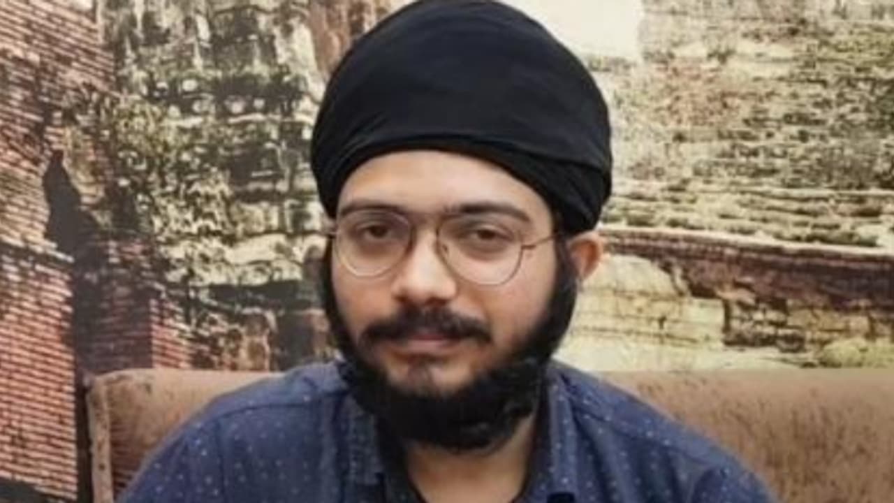 നീറ്റ് പരീക്ഷയിൽ ഒന്നാം റാങ്കുകാരൻ; ജൂനിയർ ഡോക്ടറായ 25കാരനെ മുറിയിൽ മരിച്ചനിലയിൽ കണ്ടെത്തി