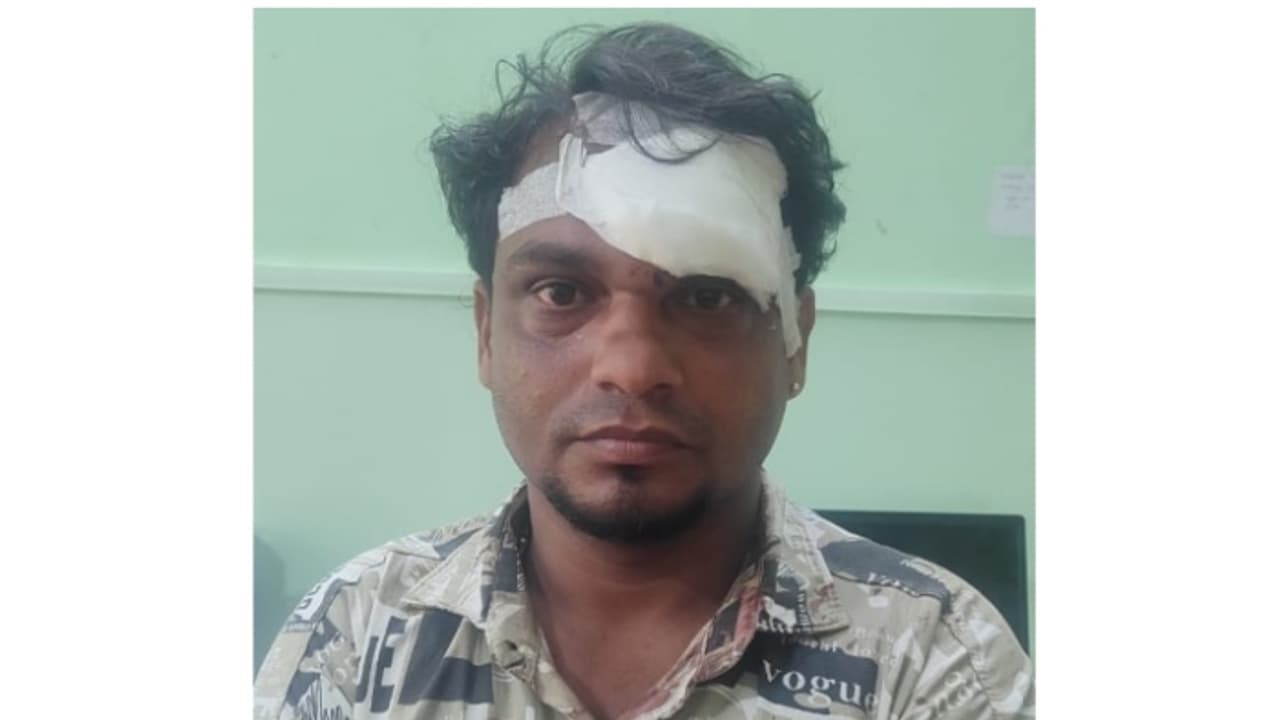 തലപൊട്ടി ആശുപത്രിയിലെത്തിയ രോഗി, തുന്നലിടുന്നതിനിടെ ഡോക്ടറെ കൈയേറ്റം ചെയ്തു; പിന്നാലെ അറസ്റ്റ് തലപൊട്ടി ആശുപത്രിയിലെത്തിയ രോഗി, തുന്നലിടുന്നതിനിടെ ഡോക്ടറെ കൈയേറ്റം ചെയ്തു; പിന്നാലെ അറസ്റ്റ്