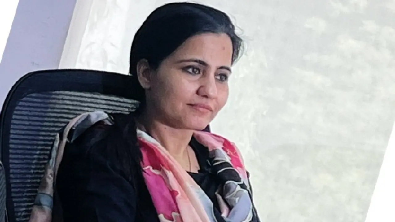 Meerut woman quits 9 to 5 job to build a vending machine startup worth Rs 100 crore 