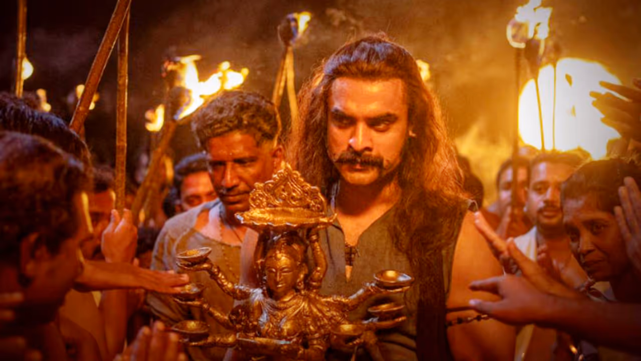 2024ലെ ഓണം വിന്നർ; പൂജ അവധികൾ ലക്ഷ്യമിട്ട് 'എആർഎം', 25ാം ദിനത്തിലും കോടി കളക്ഷന്‍ 