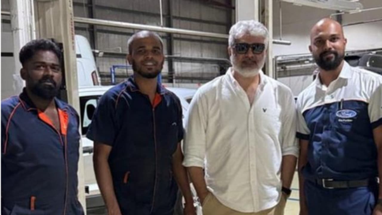 ഫാൻസ് അസോസിയേഷനില്ല, എന്നിട്ടും ആള്ക്കൂട്ടങ്ങള്, ഫോട്ടോയില് നിറയുന്ന നടൻ അജിത്ത് കുമാര്, എന്താകും കാരണം? ഫാൻസ് അസോസിയേഷനില്ല, എന്നിട്ടും ആള്ക്കൂട്ടങ്ങള്, ഫോട്ടോയില് നിറയുന്ന നടൻ അജിത്ത് കുമാര്, എന്താകും കാരണം?