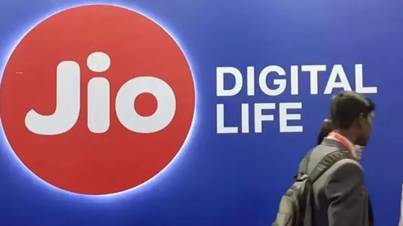 டேட்டா சென்டரில் திடீர் தீ விபத்து.. முடங்கிய ஜியோ சேவை இப்போ பிரச்சனை தீர்ந்ததா இல்லையா?