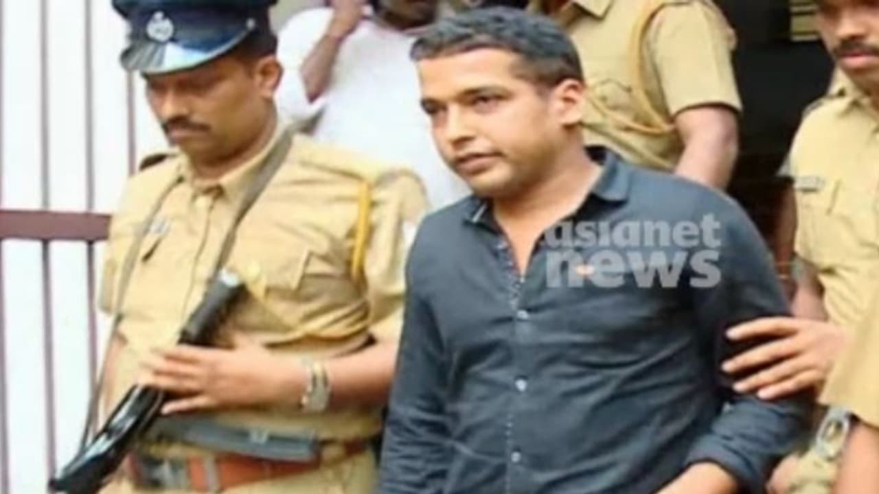 നടിയെ ആക്രമിച്ച കേസിൽ ഒന്നാം പ്രതി പൾസർ സുനി സുപ്രീം കോടതിയിൽ; '2 ഫൊറൻസിക് വിദഗ്ധരെ വീണ്ടും വിസ്തരിക്കണം' നടിയെ ആക്രമിച്ച കേസിൽ ഒന്നാം പ്രതി പൾസർ സുനി സുപ്രീം കോടതിയിൽ; '2 ഫൊറൻസിക് വിദഗ്ധരെ വീണ്ടും വിസ്തരിക്കണം'