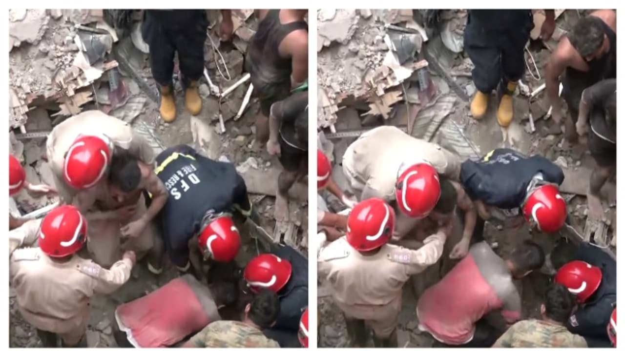 ഇരുനില കെട്ടിടം തകർന്ന് അപകടം; 12 പേരെ രക്ഷപ്പെടുത്തി, നിരവധി പേർ കുടുങ്ങിയെന്ന് സംശയം, സംഭവം ദില്ലിയില് ഇരുനില കെട്ടിടം തകർന്ന് അപകടം; 12 പേരെ രക്ഷപ്പെടുത്തി, നിരവധി പേർ കുടുങ്ങിയെന്ന് സംശയം, സംഭവം ദില്ലിയില്