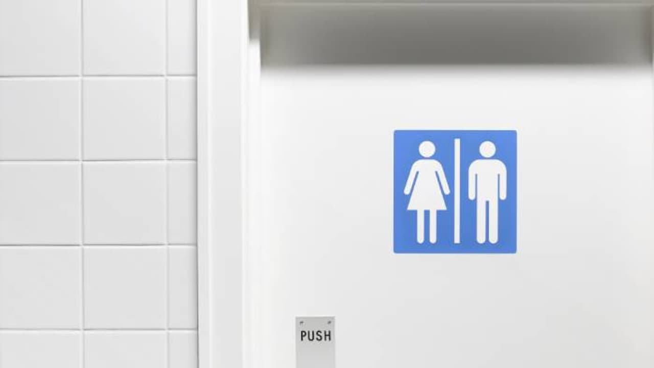 നല്ല ശുചിമുറി ഉപയോ​ഗിക്കണോ? 1000 രൂപയുടെ സാധനങ്ങൾ വാങ്ങണം, മാളിലെ അനുഭവം പങ്കുവച്ച് യുവാവ്