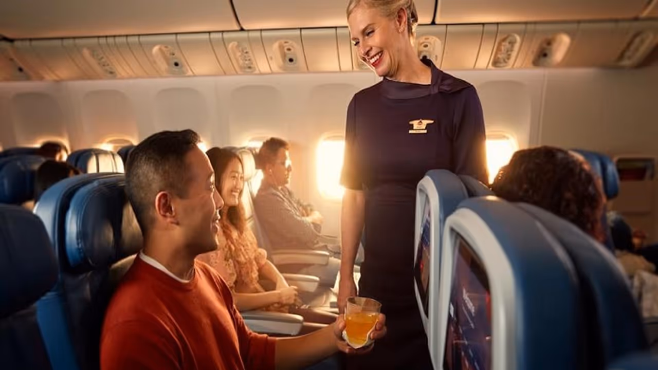 ಡೆಲ್ಟಾ ಏರ್‌ಲೈನ್ಸ್‌ನಿಂದ ಗಗನಸಖಿಯರಿಗೆ ಖಡಕ್‌ ನಿಯಮ: 'ಚಡ್ಡಿ ಹಾಕಿಕೊಂಡು ಬನ್ನಿ..!'