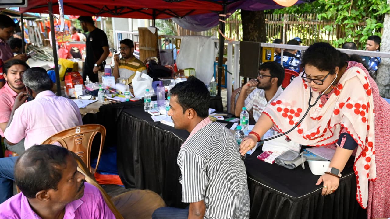 Kolkata rape & murder horror: Agitating doctors end 'cease work', to resume essential services from Saturday