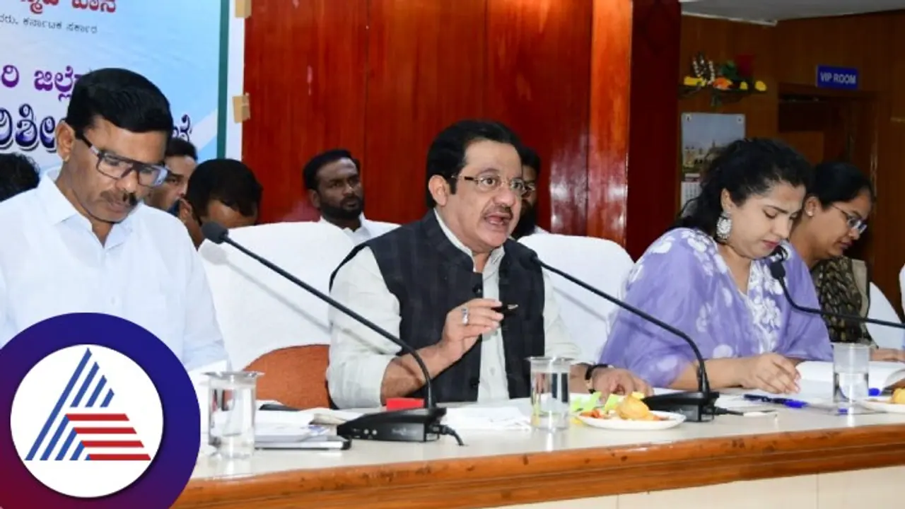 ತಿಂಗಳೊಳಗೆ ಎಲ್ಲ ವಕ್ಫ್ ಆಸ್ತಿ ಖಾತಾ ಅಪ್‌ಡೇಟ್ ಕಾರ್ಯ ಮುಗಿಸಿ: ಜಮೀರ್ ಸೂಚನೆ