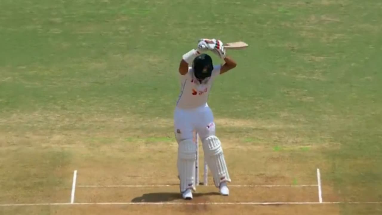 വെറുതെ വിട്ടതാ, എന്നിട്ടും ബെയിൽസ് പറന്നു; ബംഗ്ലാദേശ് ഓപ്പണറുടെ കിളി പറത്തിയ ജസ്പ്രീത് ബുമ്രയുടെ പന്ത് വെറുതെ വിട്ടതാ, എന്നിട്ടും ബെയിൽസ് പറന്നു; ബംഗ്ലാദേശ് ഓപ്പണറുടെ കിളി പറത്തിയ ജസ്പ്രീത് ബുമ്രയുടെ പന്ത്