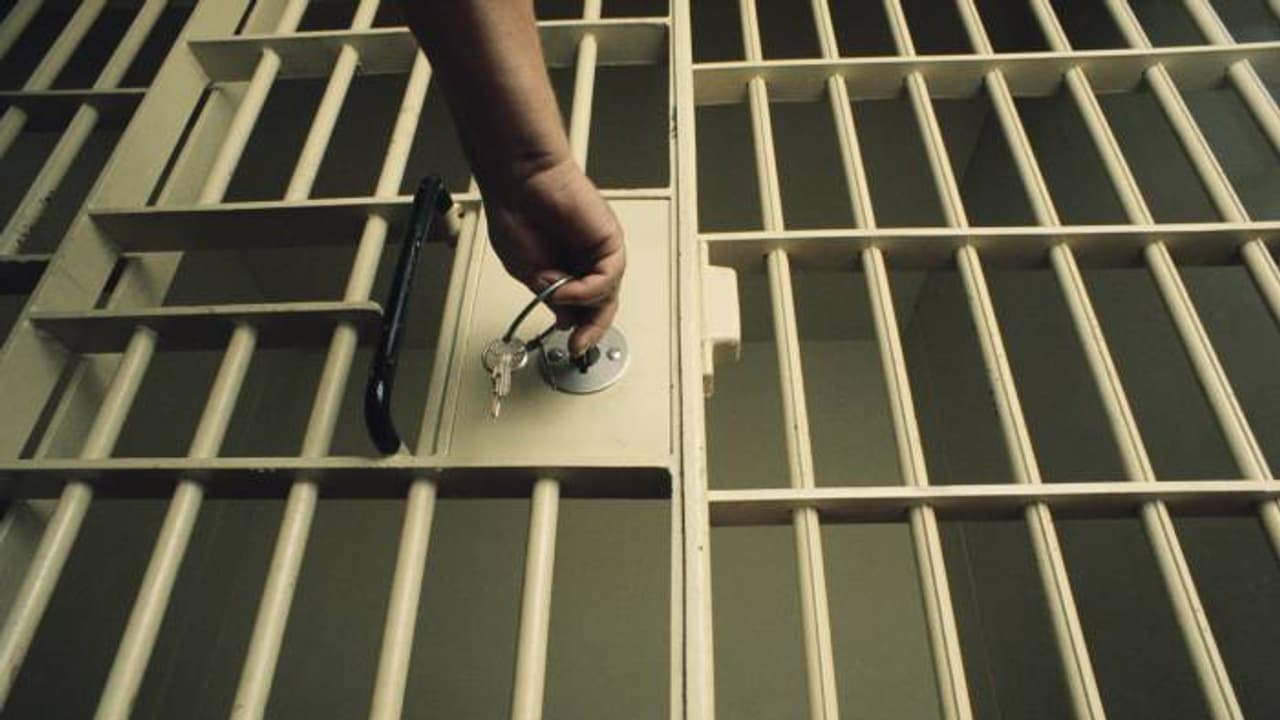 അത് എന്റെ മോനാണ്; തിരിച്ചറിഞ്ഞത് കയ്യിലെ ടാറ്റൂ കണ്ട്, കൊടുംകുറ്റവാളികൾക്കൊപ്പം ജയിലിൽ മകന്, ഞെട്ടി അമ്മ അത് എന്റെ മോനാണ്; തിരിച്ചറിഞ്ഞത് കയ്യിലെ ടാറ്റൂ കണ്ട്, കൊടുംകുറ്റവാളികൾക്കൊപ്പം ജയിലിൽ മകന്, ഞെട്ടി അമ്മ