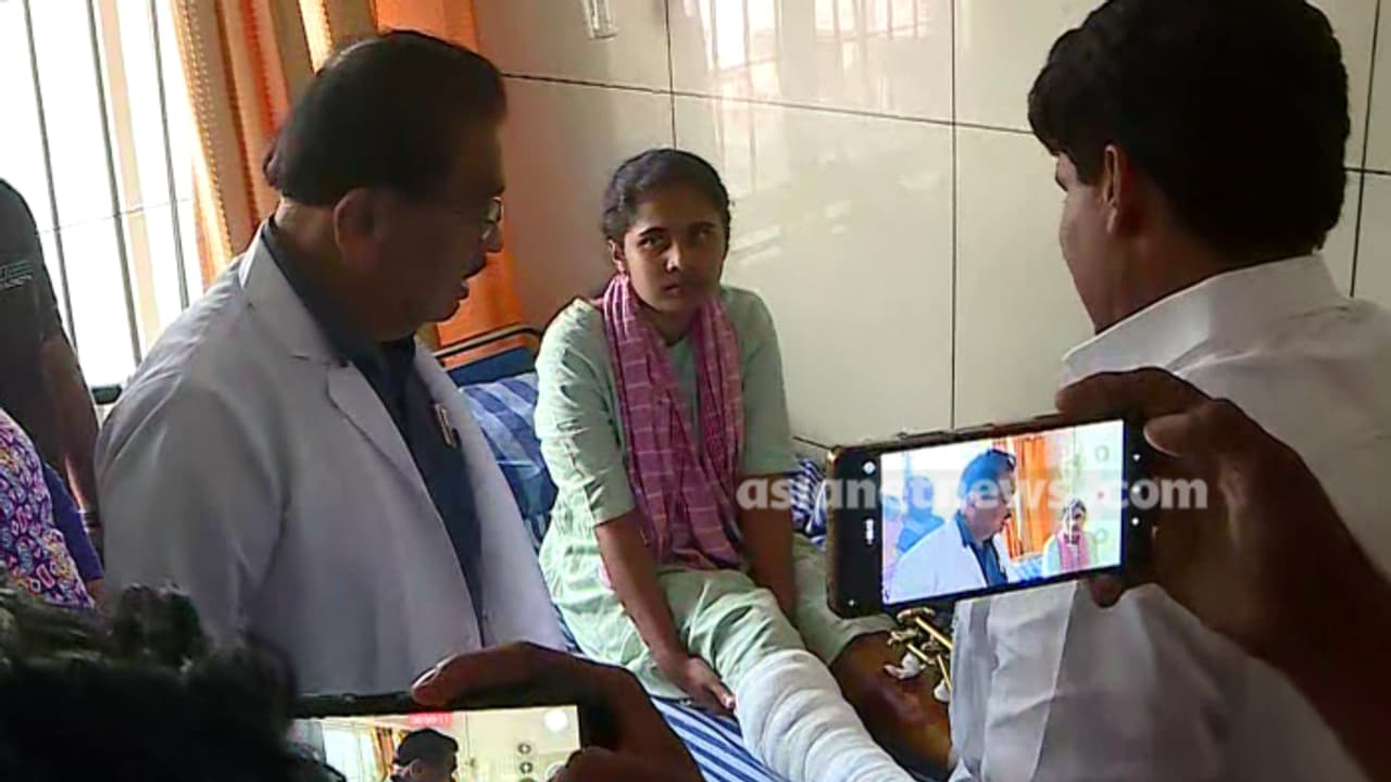 ഉയിർത്തെഴുന്നേൽപ്പിൻ്റെ മുഖമായി ശ്രുതി; ഇനി മുണ്ടേരിയിലെ വീട്ടിൽ വിശ്രമം, ശ്രുതി ആശുപത്രി വിട്ടു