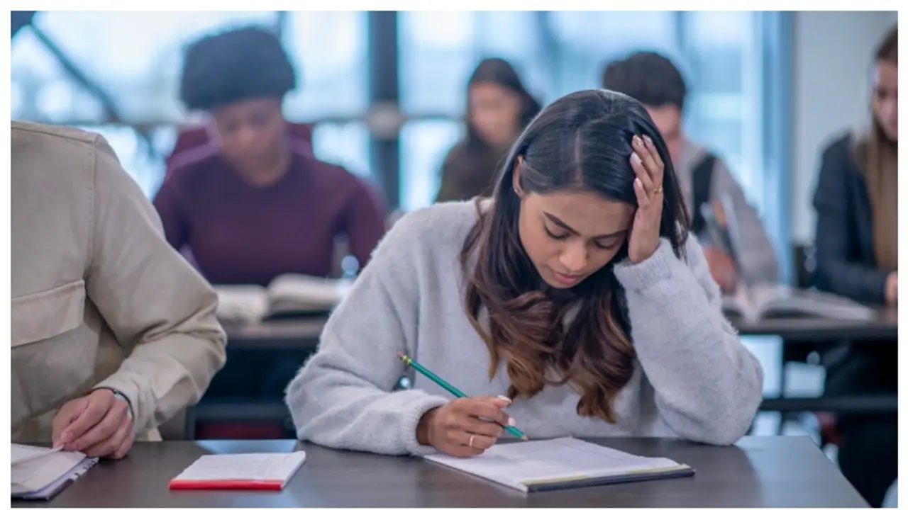 ഇന്ത്യക്കാർ റിട്ടയർമെന്‍റ് സമ്പാദ്യത്തിന്‍റെ 60 ശതമാനവും കുട്ടികളുടെ വിദേശ പഠനത്തിന്; ചർച്ചയായി ഒരു കുറിപ്പ് 