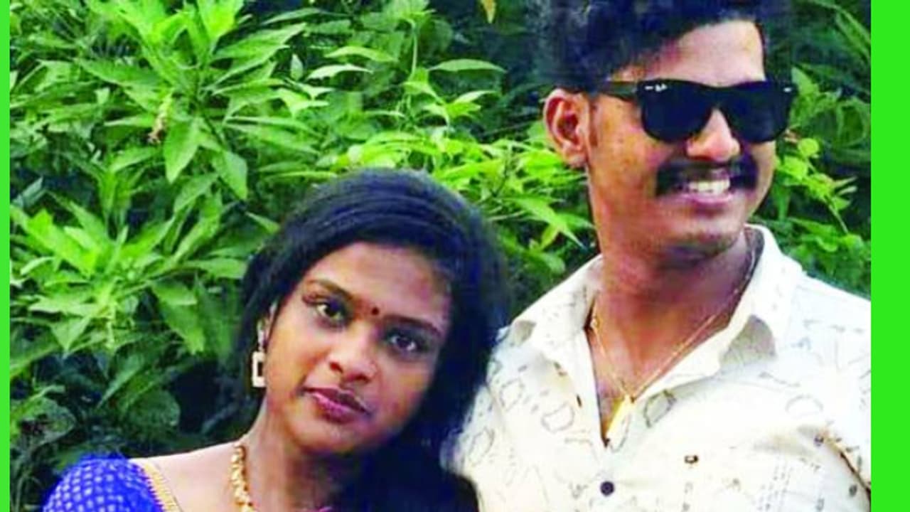 എംഡിഎംഎക്കും മദ്യത്തിനും അടിമകൾ, ഇതേ ഹോട്ടലിൽ മൂന്ന് തവണ മുറിയെടുത്തു; അജ്മലിനും ശ്രീക്കുട്ടിക്കുമെതിരെ പൊലീസ് എംഡിഎംഎക്കും മദ്യത്തിനും അടിമകൾ, ഇതേ ഹോട്ടലിൽ മൂന്ന് തവണ മുറിയെടുത്തു; അജ്മലിനും ശ്രീക്കുട്ടിക്കുമെതിരെ പൊലീസ്