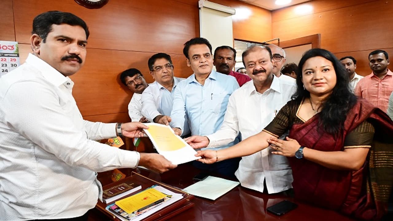 ನಾಗಮಂಗಲದ ಗಲಭೆ ಪೂರ್ವಯೋಜಿತ: ಬಿಜೆಪಿ ಸತ್ಯಶೋಧನೆ ಸಮಿತಿ ವರದಿ ನಾಗಮಂಗಲದ ಗಲಭೆ ಪೂರ್ವಯೋಜಿತ: ಬಿಜೆಪಿ ಸತ್ಯಶೋಧನೆ ಸಮಿತಿ ವರದಿ