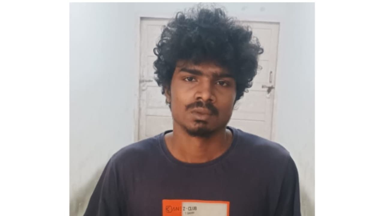 ബൈക്ക് വാങ്ങാൻ പണം നൽകി പിന്നീട് വന്നപ്പോൾ ഷോറൂം പൂട്ടി; പണം കൊടുക്കാത്തതിന് ഉടമയെ കുത്തിയ യുവാവ് അറസ്റ്റിൽ ബൈക്ക് വാങ്ങാൻ പണം നൽകി പിന്നീട് വന്നപ്പോൾ ഷോറൂം പൂട്ടി; പണം കൊടുക്കാത്തതിന് ഉടമയെ കുത്തിയ യുവാവ് അറസ്റ്റിൽ