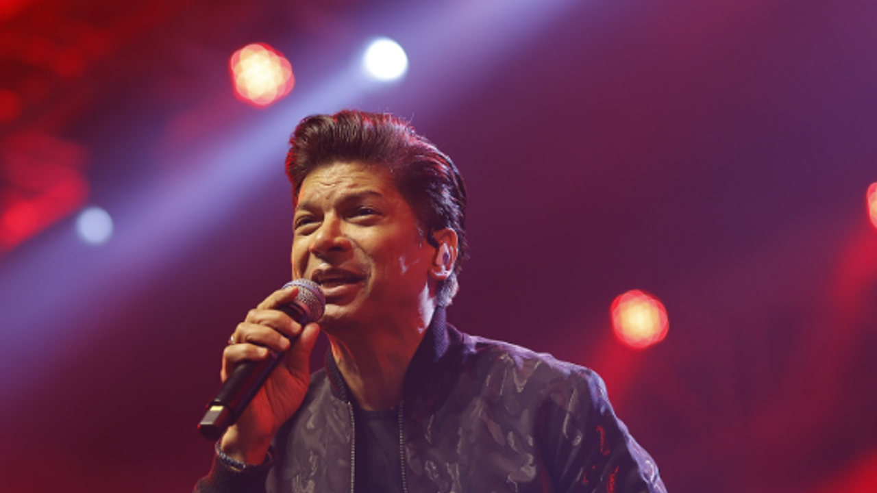 Singer Shaan’s Mumbai building hit by fire, 9 people rescued; shocking footage surfaces [WATCH]