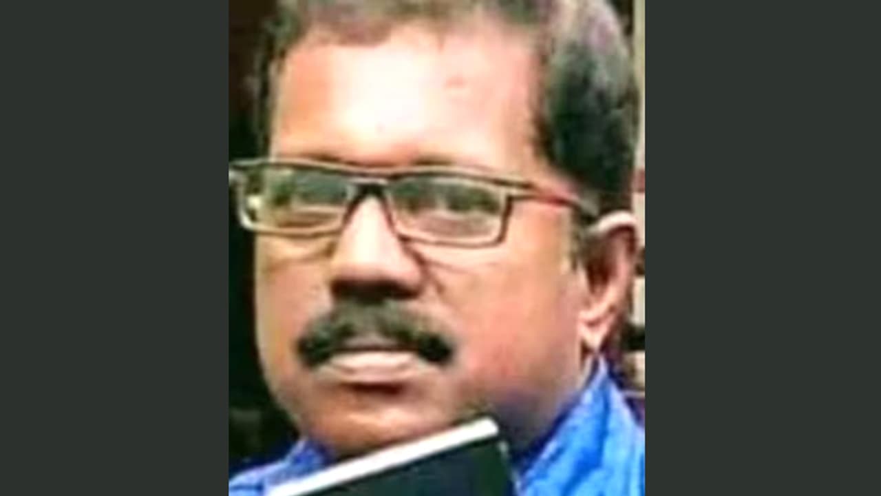 ബൈക്കും ടാങ്കർ ലോറിയും കൂട്ടിയിടിച്ച് വീഡിയോഗ്രഫർ മരിച്ചു; അപകടം ചെങ്ങന്നൂരിൽ നിന്ന് വീട്ടിലേക്ക് പോകവേ