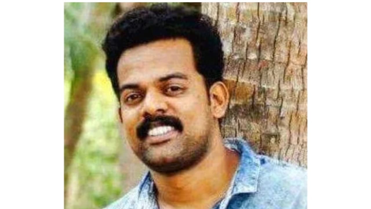 ചെക്കിൽ വ്യാജ ഒപ്പിട്ട് ആരുമറിയാതെ 28 ലക്ഷം തട്ടിയെടുത്ത് ഒളിവിൽ പോയി; എയർപോർട്ടിൽ വന്നിറങ്ങിയപ്പോൾ അറസ്റ്റ്