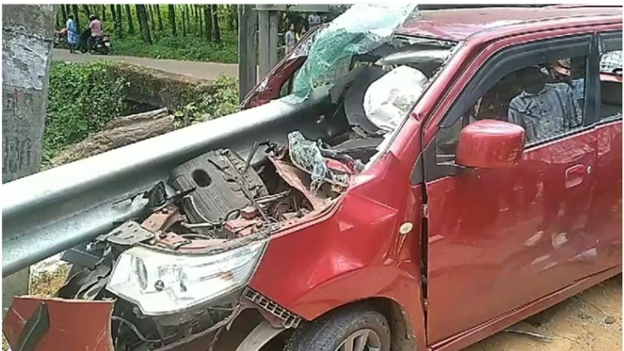 കാർ നിയന്ത്രണം തെറ്റി ഡിവൈഡറിൽ ഇടിച്ച് മറിഞ്ഞു; രണ്ട് മരണം, ഒരാൾക്ക് ഗുരുതരമായി പരിക്കേറ്റു