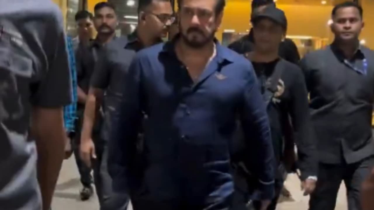 സ്റ്റൈലിഷായ ലുക്കില് സല്മാൻ ഖാൻ, വീഡിയോ ശ്രദ്ധയാകര്ഷിക്കുന്നു സ്റ്റൈലിഷായ ലുക്കില് സല്മാൻ ഖാൻ, വീഡിയോ ശ്രദ്ധയാകര്ഷിക്കുന്നു