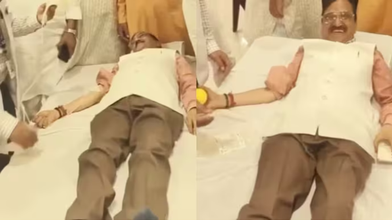 Moradabad mayor trolled for faking blood donation on PM Modi's birthday; Watch video Moradabad mayor trolled for faking blood donation on PM Modi's birthday; Watch video