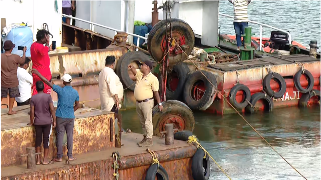 ആറാം തവണ ലോറിയിൽ കൊളുത്തി; രണ്ടു ടയറുകൾ ഉയർത്തി മൽപേ, അർജുൻ്റെ ലോറിയുടേതല്ലെന്ന് ലോറി ഉടമ മനാഫ് ആറാം തവണ ലോറിയിൽ കൊളുത്തി; രണ്ടു ടയറുകൾ ഉയർത്തി മൽപേ, അർജുൻ്റെ ലോറിയുടേതല്ലെന്ന് ലോറി ഉടമ മനാഫ്