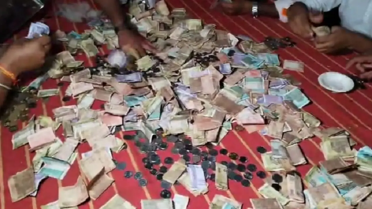 ದೇಶದ 140 ಕೋಟಿ ಜನರೂ ಹಿಂದೂಗಳಾಗಬೇಕು, ಸಿ.ಟಿ.ರವಿ ಸಿಎಂ ಆಗಬೇಕು: ಗಣಪತಿ ಹುಂಡಿಯಲ್ಲಿ ಬೇಡಿಕೆಯ ಚೀಟಿಗಳು