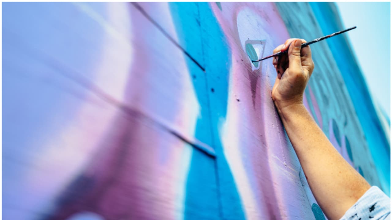 ചുമരുകളില് വെറുതെ കുത്തിവരക്കാൻ നിൽക്കേണ്ട, ലൈസൻസ് വേണം; പുതിയ നീക്കവുമായി സൗദി അധികൃതർ ചുമരുകളില് വെറുതെ കുത്തിവരക്കാൻ നിൽക്കേണ്ട, ലൈസൻസ് വേണം; പുതിയ നീക്കവുമായി സൗദി അധികൃതർ