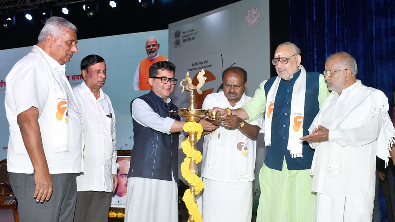 ದೇಶದಲ್ಲಿ 1 ಲಕ್ಷ ಮೆಟ್ರಿಕ್ ಟನ್ ರೇಷ್ಮೆ ಉತ್ಪಾದನೆ ಗುರಿ: ಕೇಂದ್ರ ಸಚಿವ ಗಿರಿರಾಜ್ ಸಿಂಗ್