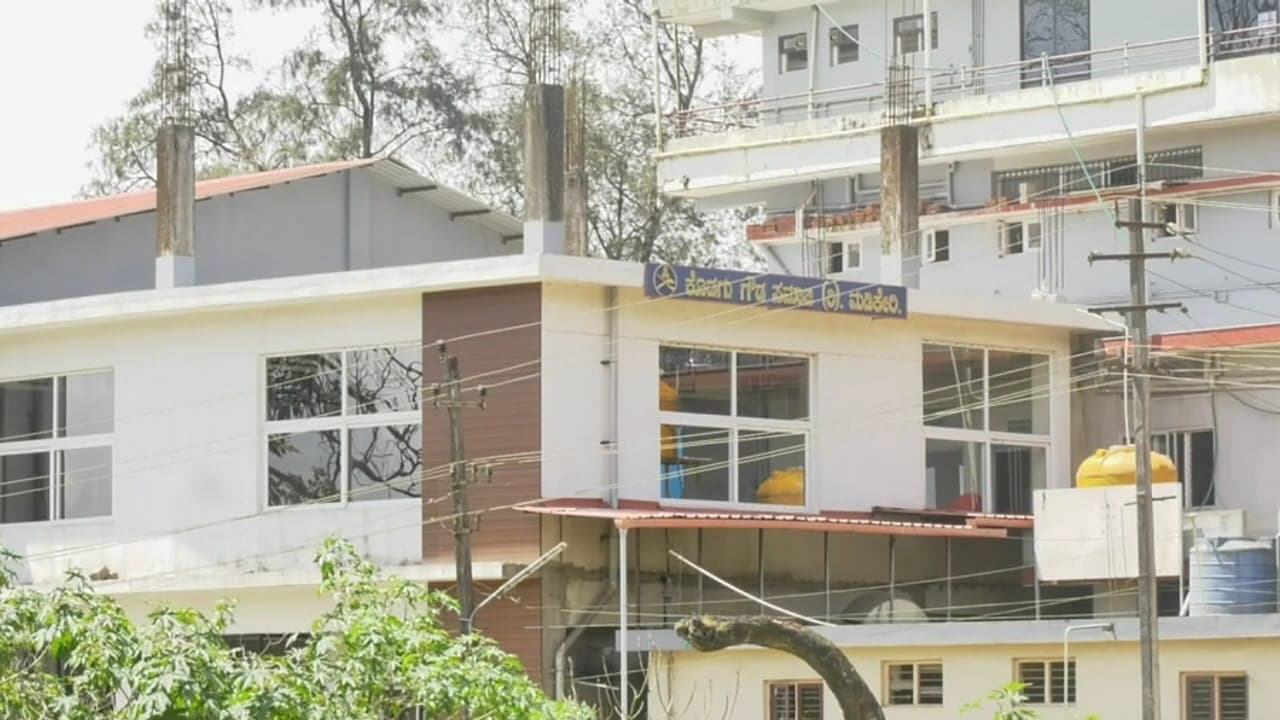 ಯಾರದ್ದೋ ಜಾಗ ಉಳಿಸಲು ಅಮಾಯಕರ ಮನೆಗಳ ಅರಣ್ಯಕ್ಕೆ ಸೇರಿಸಿದ ಆರೋಪ: ಮಡಿಕೇರಿಯ 17 ಕುಟುಂಬಗಳ ಸ್ಥಿತಿಯೇನು?