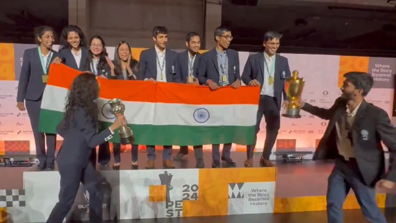 ലോക ചെസ് ഒളിംപ്യാഡിൽ ചരിത്രമെഴുതി ഇന്ത്യ, ഇരട്ട സ്വർണം; രോഹിത് ശര്‍മയെ അനുകരിച്ച് വിജയാഘോഷം