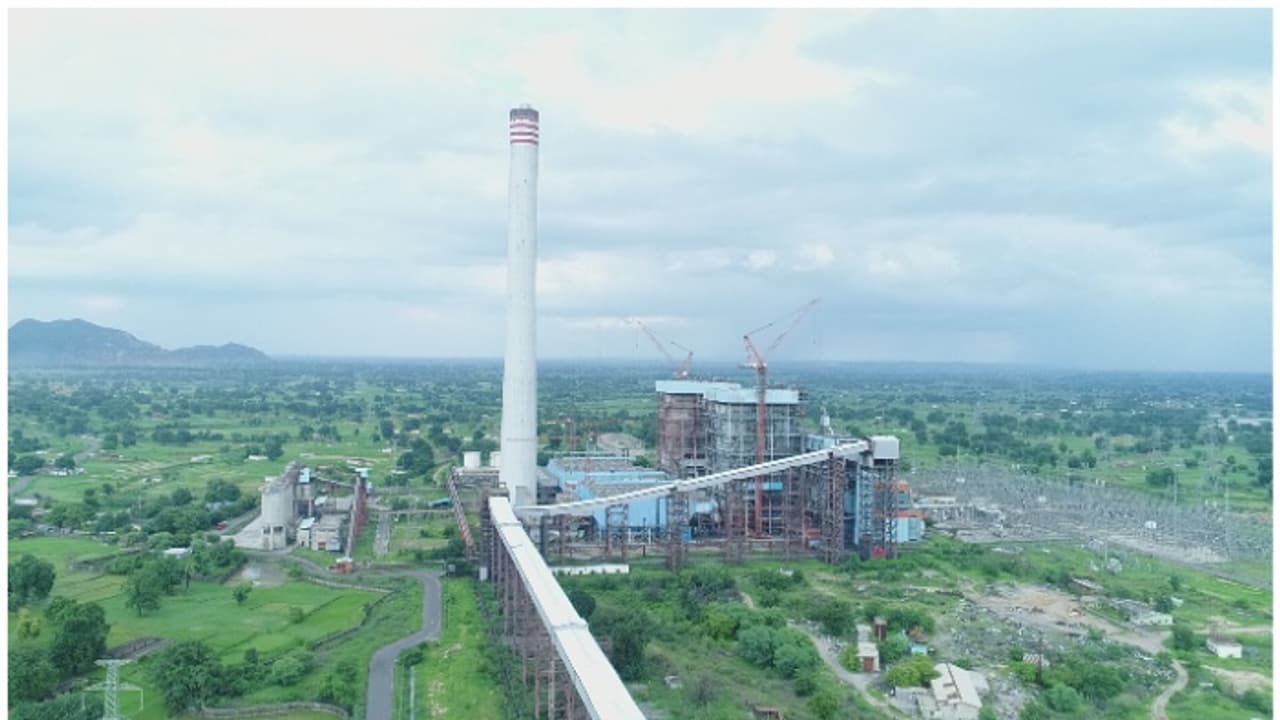 അദാനി ഗ്രൂപ്പ് ബംഗ്ലാദേശിൽ വിൽക്കാനിരുന്ന വൈദ്യുതി ഇന്ത്യയിൽ തന്നെ വിതരണം ചെയ്യും; 130 കി.മി ലൈൻ നിർമിക്കും