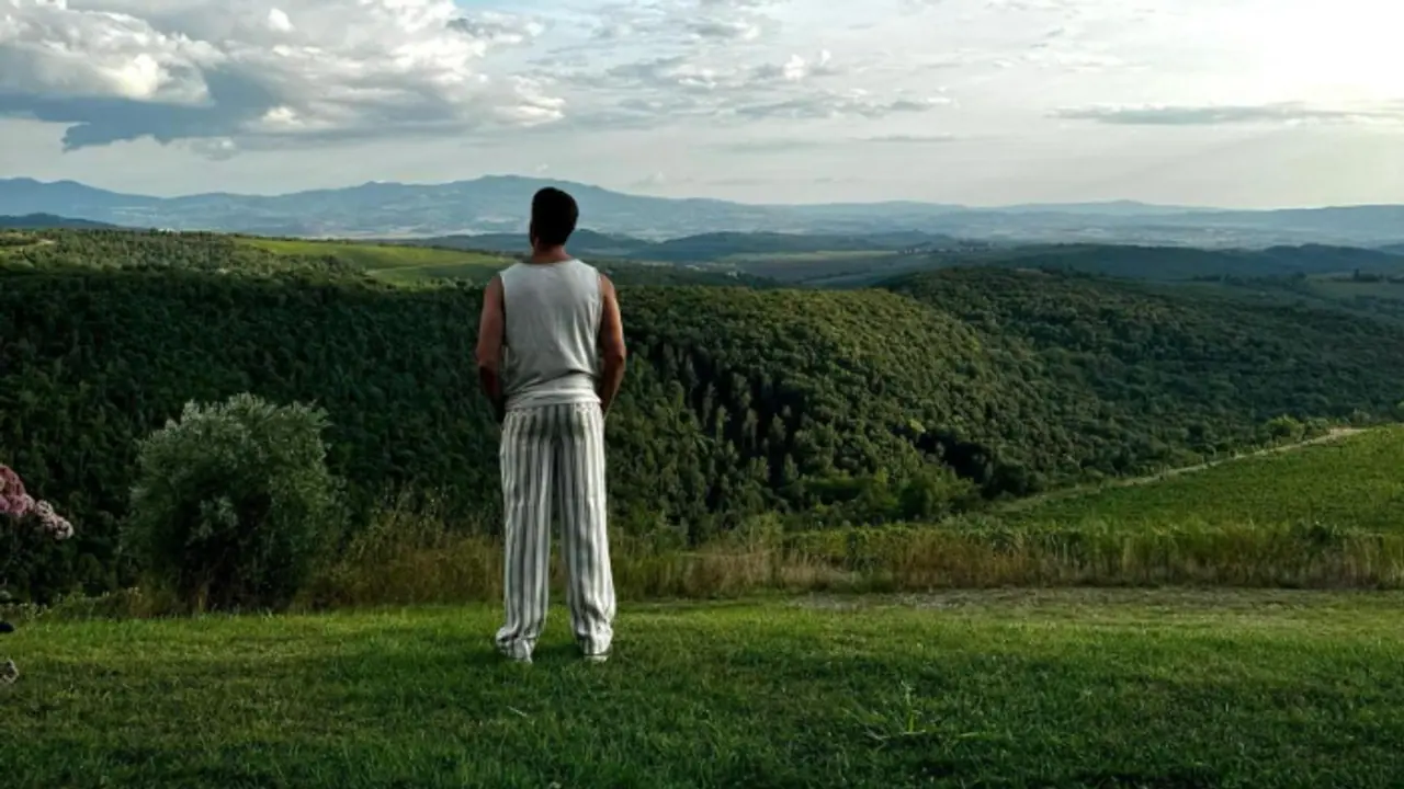 War 2: Hrithik Roshan shares picture from Italy; Saba Azad posts mushy comments