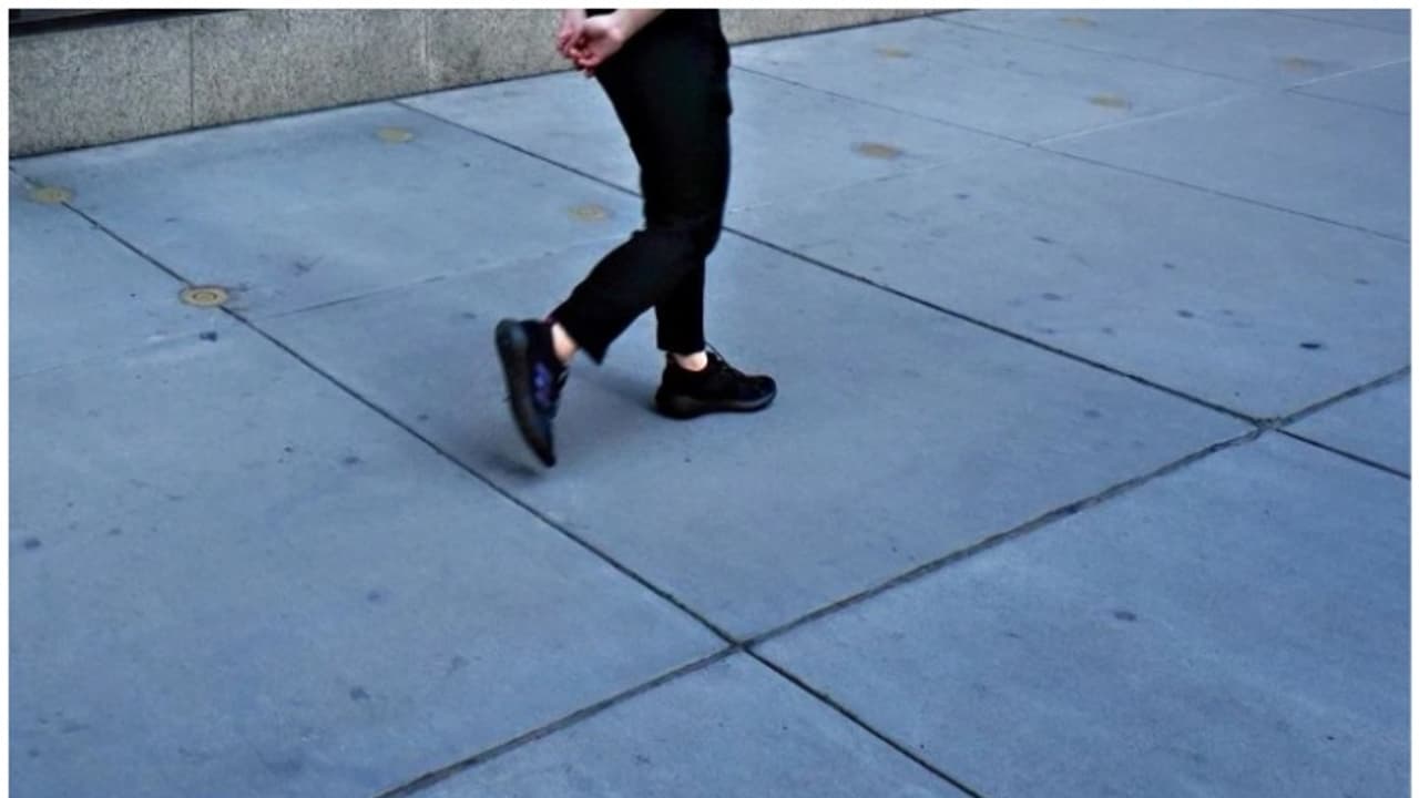 വീടിനടുത്തുള്ള റോഡിൽ തുപ്പിയത് നിർണായക തെളിവായി; കുടുങ്ങിയത് 36 വർഷം മുമ്പ് യുവതിയെ കൊന്ന കേസിലെ പ്രതി വീടിനടുത്തുള്ള റോഡിൽ തുപ്പിയത് നിർണായക തെളിവായി; കുടുങ്ങിയത് 36 വർഷം മുമ്പ് യുവതിയെ കൊന്ന കേസിലെ പ്രതി