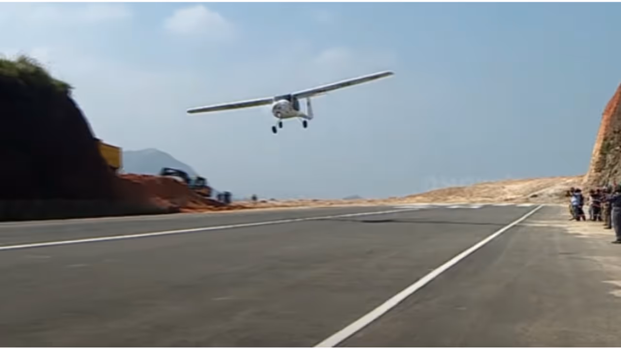 2 വർഷം മുൻപ് പരീക്ഷണ ലാൻഡിങ്, വനം വകുപ്പിന്‍റെ എതിർപ്പ് കാരണം പ്രവർത്തനം തുടങ്ങാനാകാതെ സത്രം എയർ സ്ട്രിപ്പ്