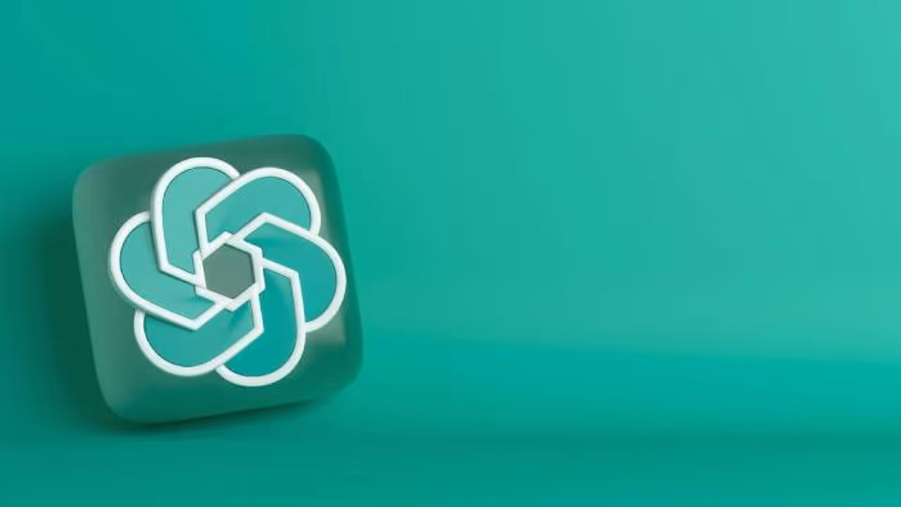 എഐയ്ക്കും കിളിപാറിയോ! പണിമുടക്കി ചാറ്റ്‌ജിപിടി; വ്യാപക പരാതികള്‍, പരസ്യമായി മാപ്പ് പറഞ്ഞ് സിഇഒ