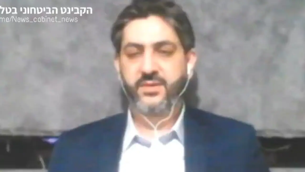 Caught on camera: Lebanese journalist injured during live broadcast on Israel's strikes on Hezbollah (WATCH)