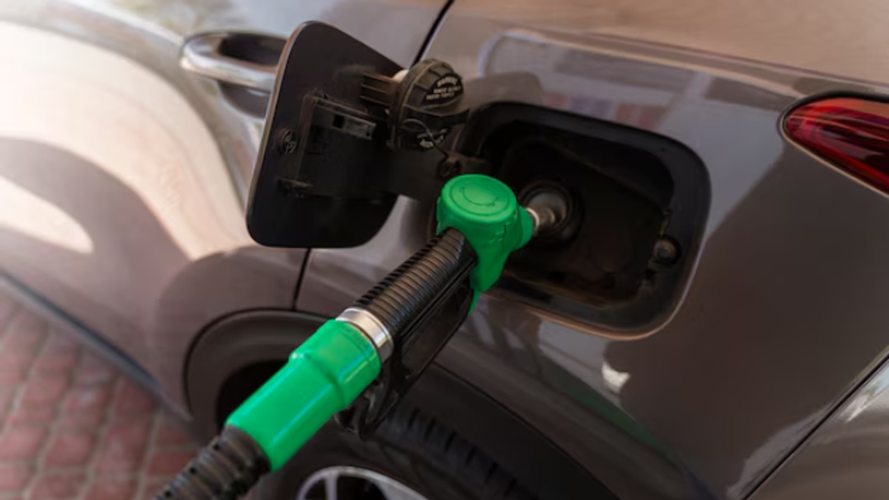 പെട്രോള് വില ഉയർന്നു, പുതിയ നിരക്കുകൾ പ്രഖ്യാപിച്ച് യുഎഇ; ഇന്ന് മുതൽ പ്രാബല്യത്തിൽ പെട്രോള് വില ഉയർന്നു, പുതിയ നിരക്കുകൾ പ്രഖ്യാപിച്ച് യുഎഇ; ഇന്ന് മുതൽ പ്രാബല്യത്തിൽ