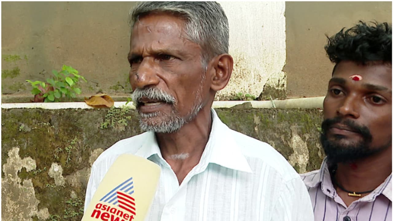 സഹോദരനുമായി കൂട്ടുകൂടരുതെന്ന് താക്കീത് നൽകി; പിന്നാലെ വാക്കുതർക്കവും കയ്യാങ്കളിയും, മ൪ദിച്ചെന്ന് പരാതി സഹോദരനുമായി കൂട്ടുകൂടരുതെന്ന് താക്കീത് നൽകി; പിന്നാലെ വാക്കുതർക്കവും കയ്യാങ്കളിയും, മ൪ദിച്ചെന്ന് പരാതി