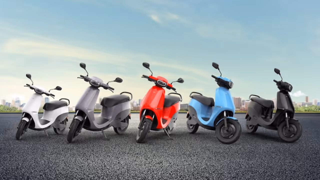 ഒലയുടെ ഏകാധിപത്യം അവസാനിക്കുന്നു! വീശിയടിച്ച് ബജാജ് തരംഗം ഒലയുടെ ഏകാധിപത്യം അവസാനിക്കുന്നു! വീശിയടിച്ച് ബജാജ് തരംഗം