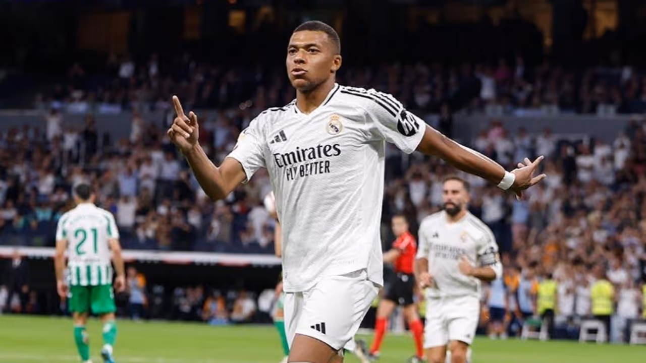 OFFICIAL: Real Madrid forward Kylian Mbappe suffers hamstring injury, faces three week layoff OFFICIAL: Real Madrid forward Kylian Mbappe suffers hamstring injury, faces three week layoff