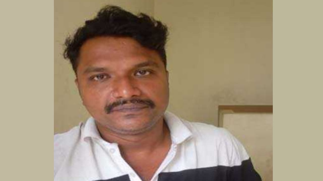 സഹികെട്ട് കാപ്പ ചുമത്തി, പ്രതിയെ തപ്പി പൊലീസ്; ഒടുവില് പിടിയിലായത് മോഷ്ടിച്ച ബൈക്കുമായി കറങ്ങി നടക്കുമ്പോൾ സഹികെട്ട് കാപ്പ ചുമത്തി, പ്രതിയെ തപ്പി പൊലീസ്; ഒടുവില് പിടിയിലായത് മോഷ്ടിച്ച ബൈക്കുമായി കറങ്ങി നടക്കുമ്പോൾ