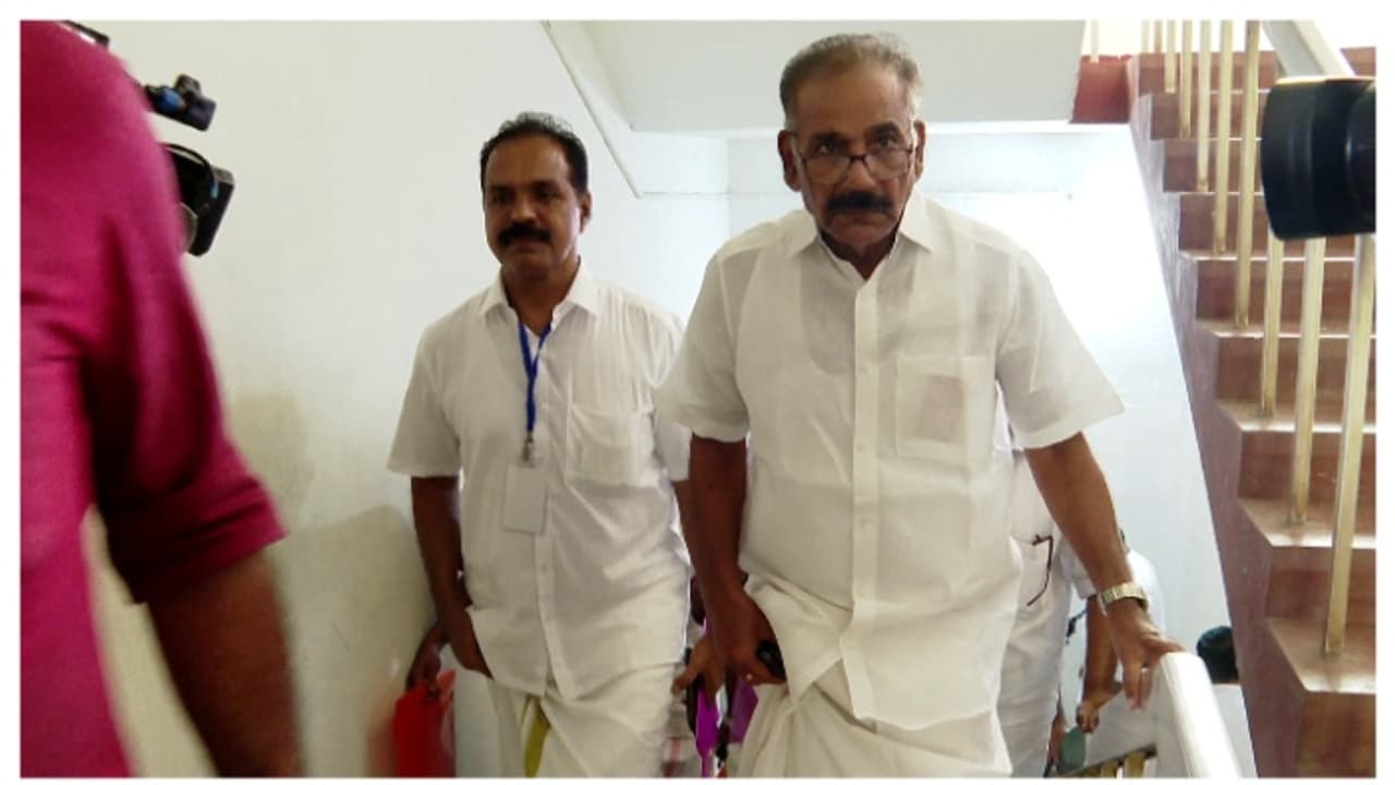 എൻസിപി തർക്കം പൊട്ടിത്തെറിയിലേക്ക്; പി സി ചാക്കോക്കെതിരെ കടുപ്പിച്ച് എകെ ശശീന്ദ്രൻ