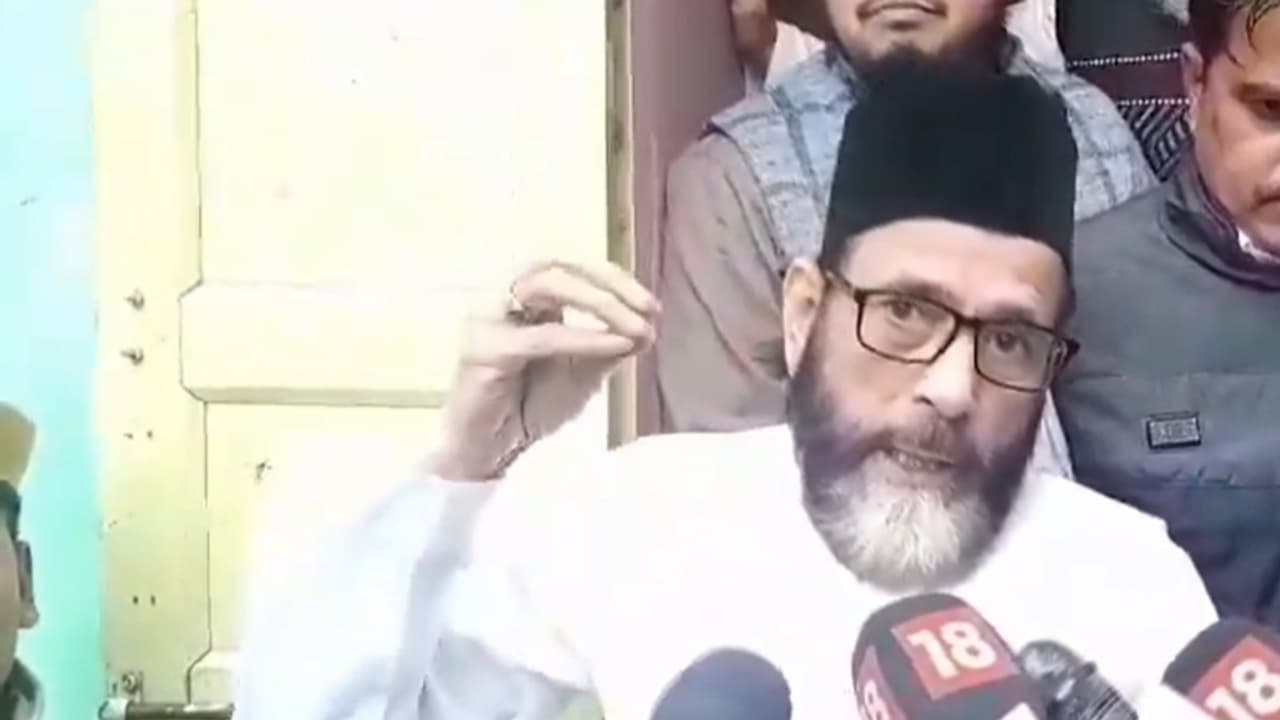'If only 1% of Muslims take to the streets, Narendra Modi...': Tauqeer Raza's fiery speech sparks row (WATCH) 'If only 1% of Muslims take to the streets, Narendra Modi...': Tauqeer Raza's fiery speech sparks row (WATCH)