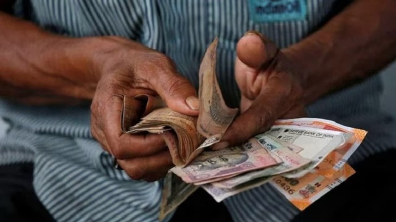 ಅ.1 ರಿಂದ ಜಾರಿಯಾಗುವಂತೆ ಕಾರ್ಮಿಕರ ಕನಿಷ್ಠ ವೇತನ ದರ ಹೆಚ್ಚಳ: ಕೇಂದ್ರ ಸರ್ಕಾರದ ಆದೇಶ