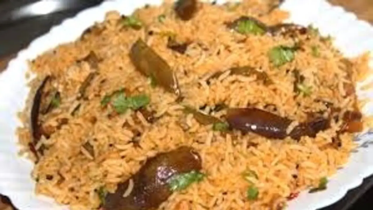 கத்தரிக்காய் சாதம் சாப்பிடு இருக்கீங்களா? ட்ரை பண்ணி பாருங்க.. ரெசிபி இதோ!