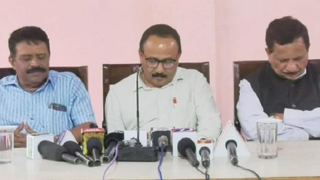 ಸಿಎಂ ಸ್ಥಾನಕ್ಕೆ ರಾಜೀನಾಮೆ ನೀಡಿ ತನಿಖೆ ಎದುರಿಸಿ, ಇಲ್ಲ ಮುಡಾ ತನಿಖೆ ಸಿಬಿಐಗೆ ವಹಿಸಿ: ಕೊಡಗಿನ ಮಾಜಿ ಶಾಸಕದ್ವಯರು ಒತ್ತಾಯ