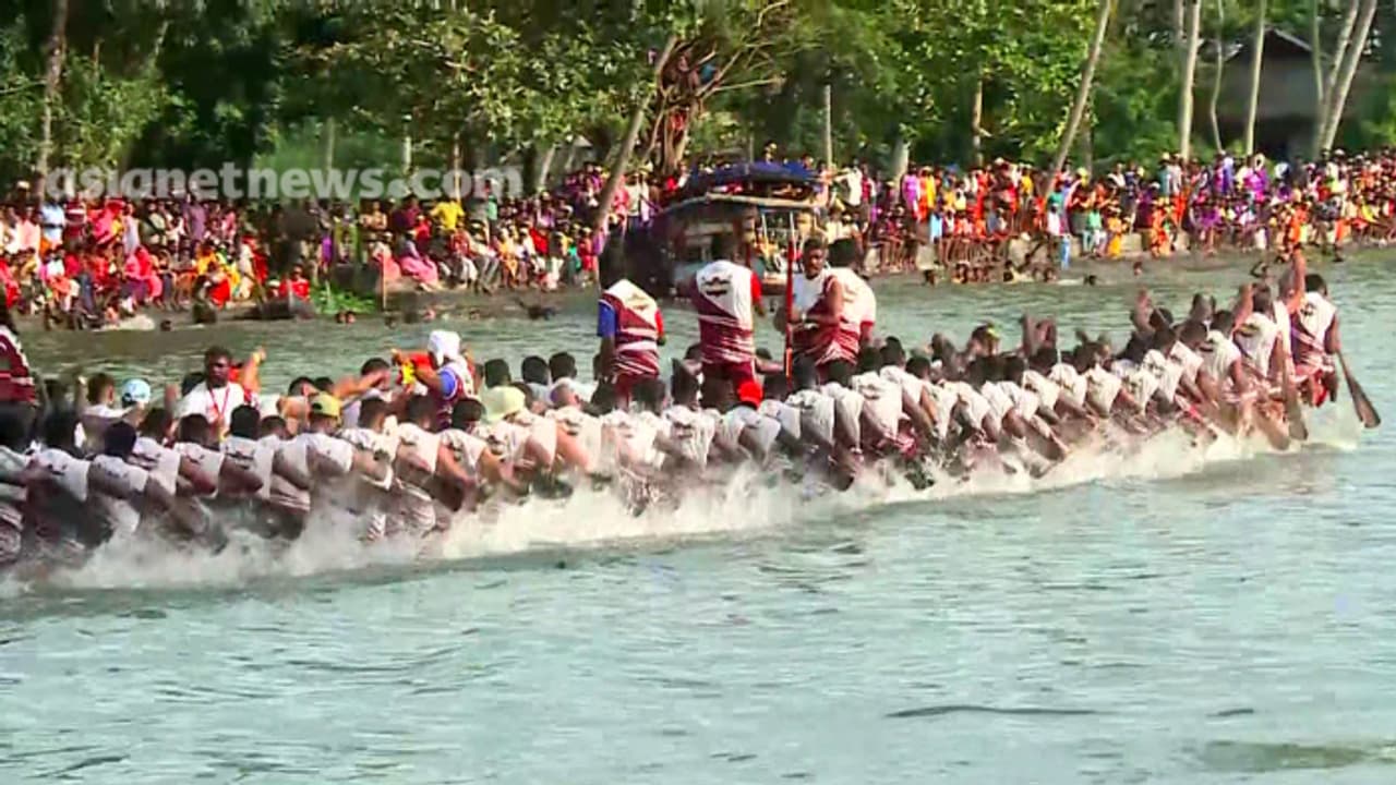 പുന്നമടക്കായലിൽ ഇന്ന് ആവേശപ്പോര്: എഴുപതാമത് നെഹ്റു ട്രോഫി വള്ളംകളിയിൽ മാറ്റുരക്കാൻ 72 കളിവള്ളങ്ങൾ പുന്നമടക്കായലിൽ ഇന്ന് ആവേശപ്പോര്: എഴുപതാമത് നെഹ്റു ട്രോഫി വള്ളംകളിയിൽ മാറ്റുരക്കാൻ 72 കളിവള്ളങ്ങൾ