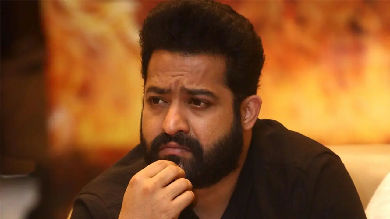 దేవర తో ఎన్టీఆర్ కి పరీక్ష, ఆ ఒక్కటి సాధిస్తే చాలు! దేవర తో ఎన్టీఆర్ కి పరీక్ష, ఆ ఒక్కటి సాధిస్తే చాలు!